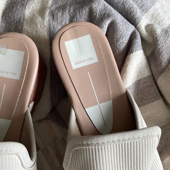 Dolce Vita cream clogs (bw) - Picture 2 of 5